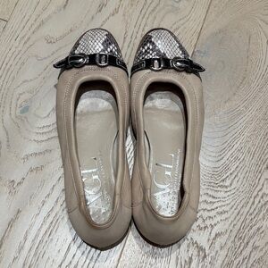 AGL Snakeskin Accent Beige Ballet Flats sz 38/7.5